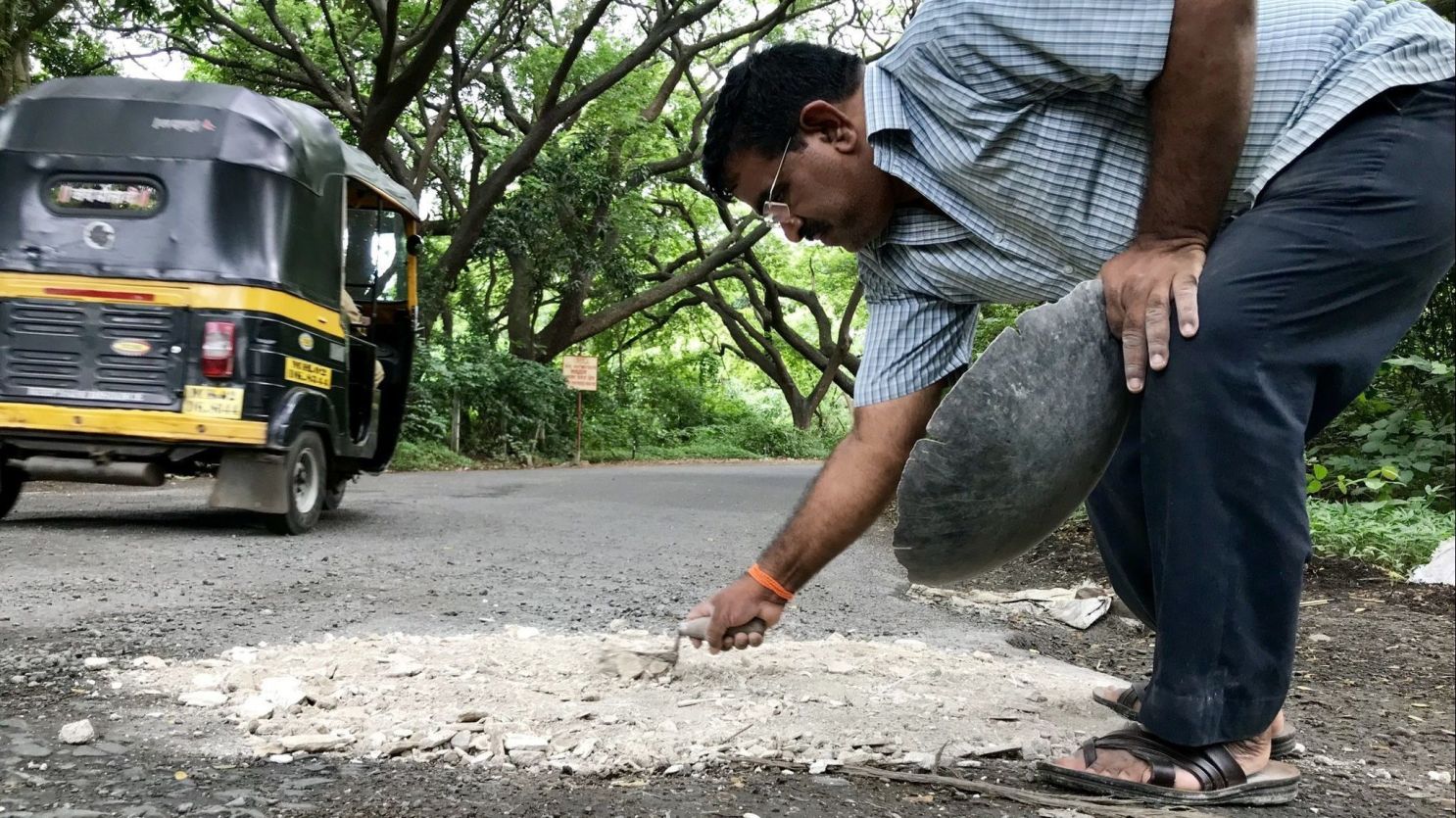 Dadarao Bilhore filling potholes